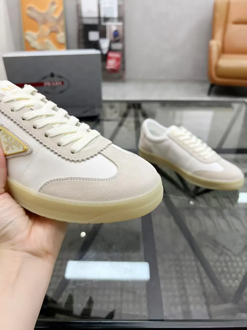 Factory P400💰Prada new men's genuine leather sports shoes, the highest version on the market, any comparison is welcome🆚! The original leather has excellent texture and is super high-end! Fetal sheep net lining imported from Italy, removable pad! Luxurious materials and fine workmanship, highly recommended! Code number: 38--45